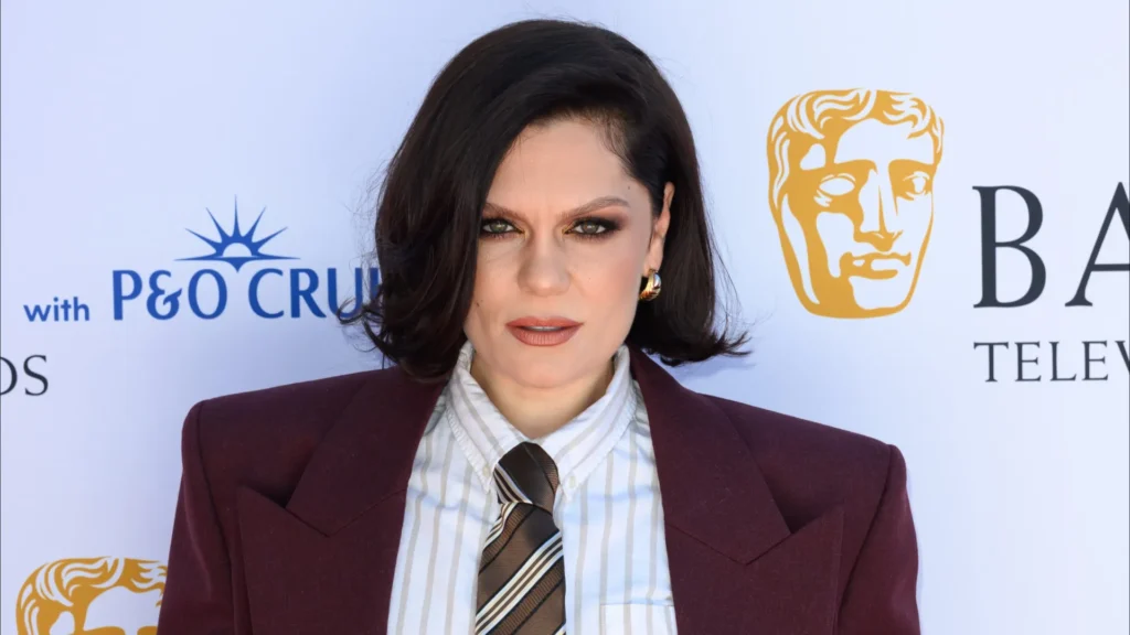jessie-j-faz-novas-revelacoes-sobre-o-cancer:-“fiz-cinco-biopsias-a-mama”