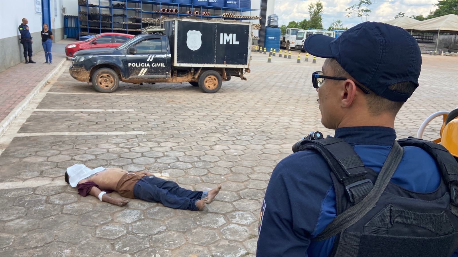 homem-em-surto-psicotico-invade-comercio-e-morre-apos-sofrer-parada-cardiaca,-em-rio-branco