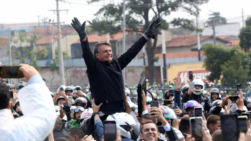 bolsonaro-no-banco-dos-reus-expoe-presidente-que-esgarcou-limites-do-cargo-e-da-democracia