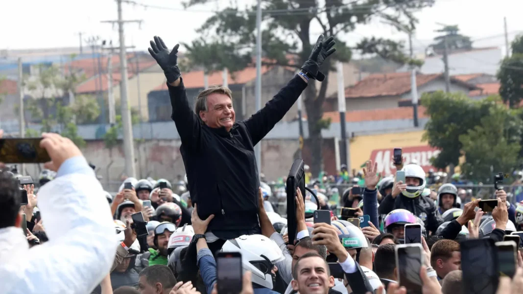 bolsonaro-no-banco-dos-reus-expoe-presidente-que-esgarcou-limites-do-cargo-e-da-democracia