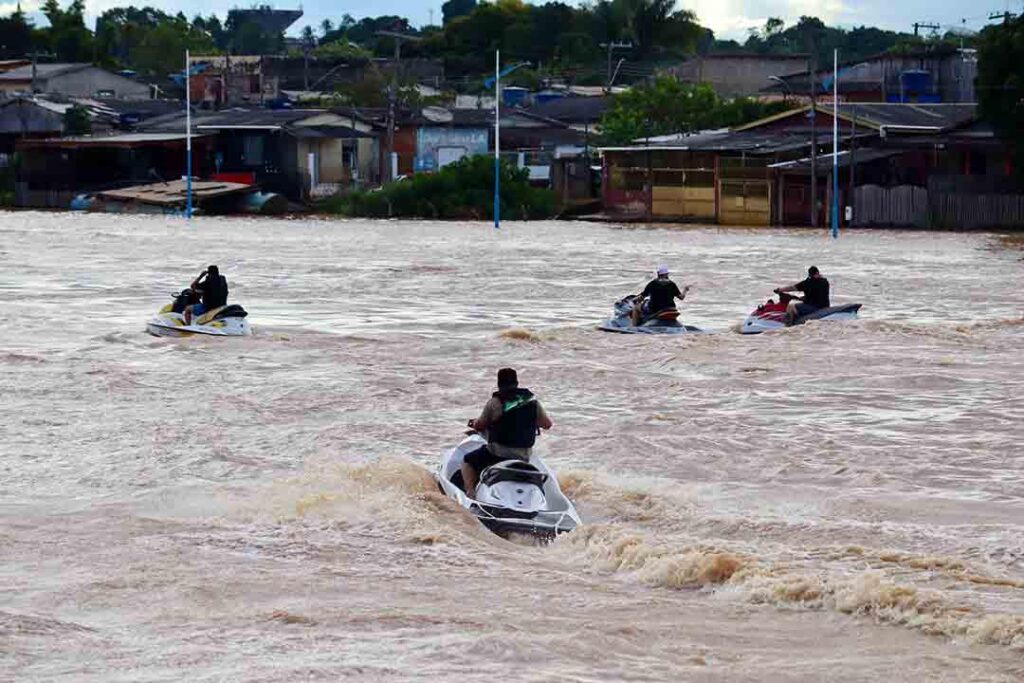 camara-de-rio-branco-aprova-lei-que-proibe-lanchas-e-jetskis-em-areas-urbanas-durante-enchentes
