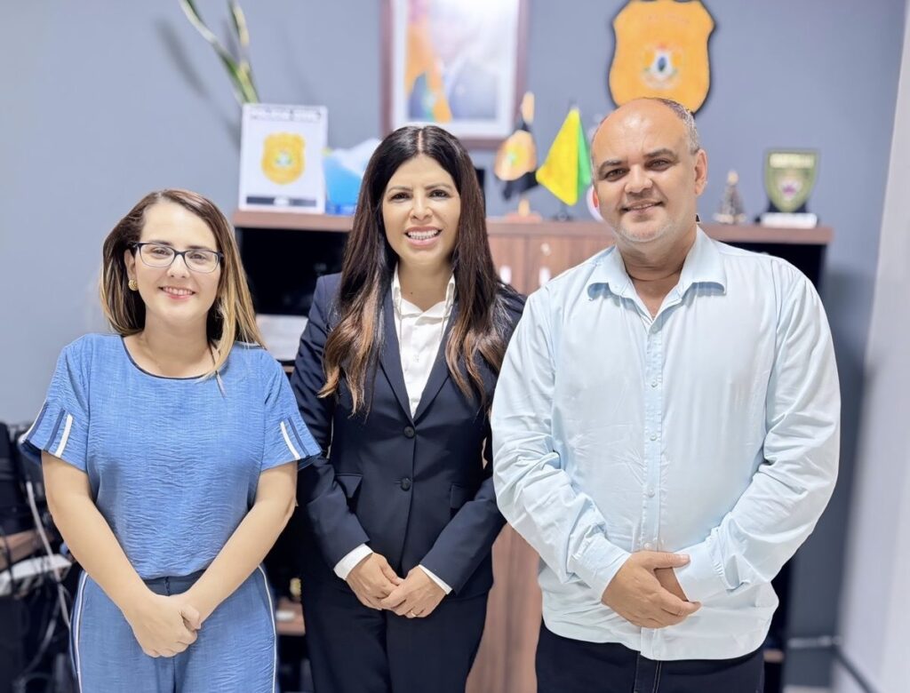 deputada-antonia-lucia-anuncia-destinacao-de-veiculos-e-computadores-para-fortalecer-o-projeto-bem-me-quer-no-acre