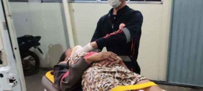 mulher-se-joga-no-meio-da-rua-e-e-atropelada-por-moto-na-rua-valdomiro-lopes,-em-rio-branco