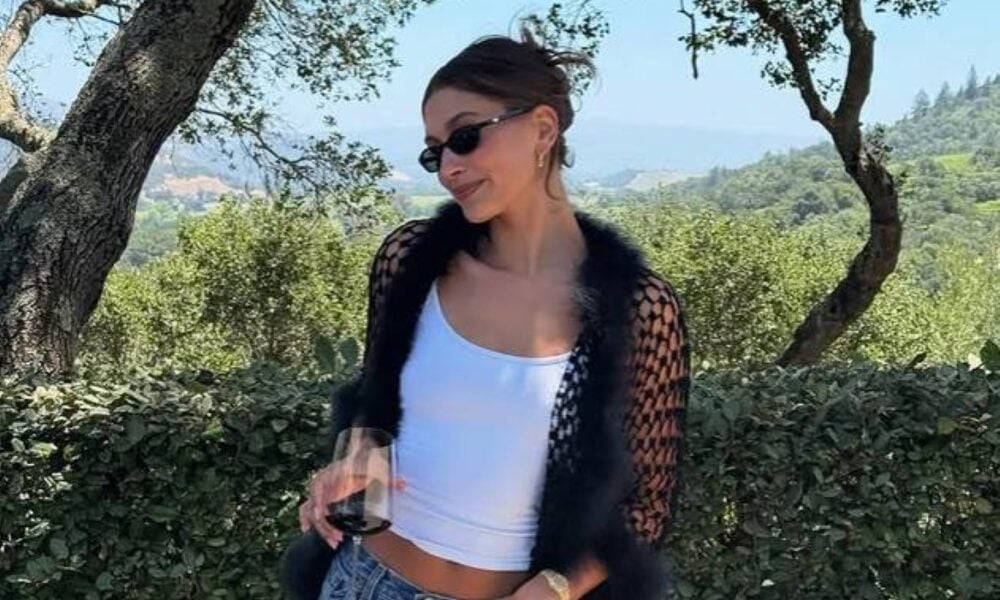 hailey-bieber-e-vista-sem-alianca-e-aumenta-especulacoes-sobre-divorcio-com-justin-bieber