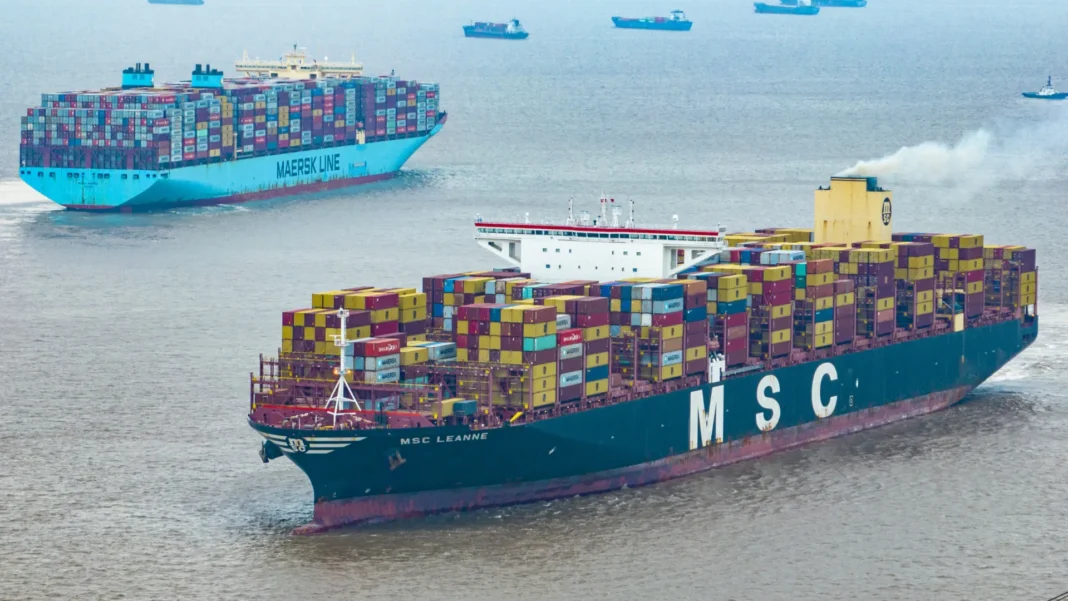 navio-com-3.000-veiculos-zero-km-afunda-tres-semanas-apos-incendio