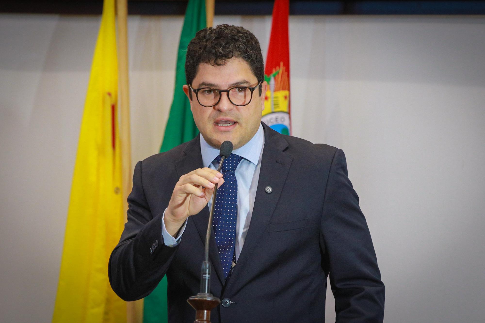 eduardo-ribeiro-defende-projeto-que-garante-transporte-para-maes-carentes-apos-alta-da-maternidade