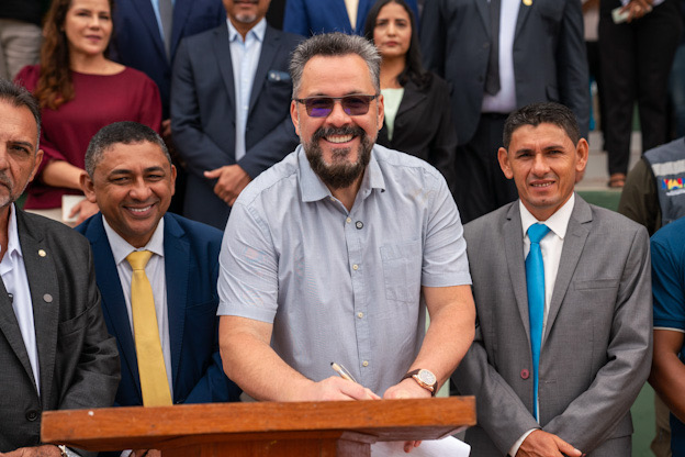 no-aniversario-de-porto-walter,-senador-alan-rick-celebra-entregas-e-acoes-no-municipio