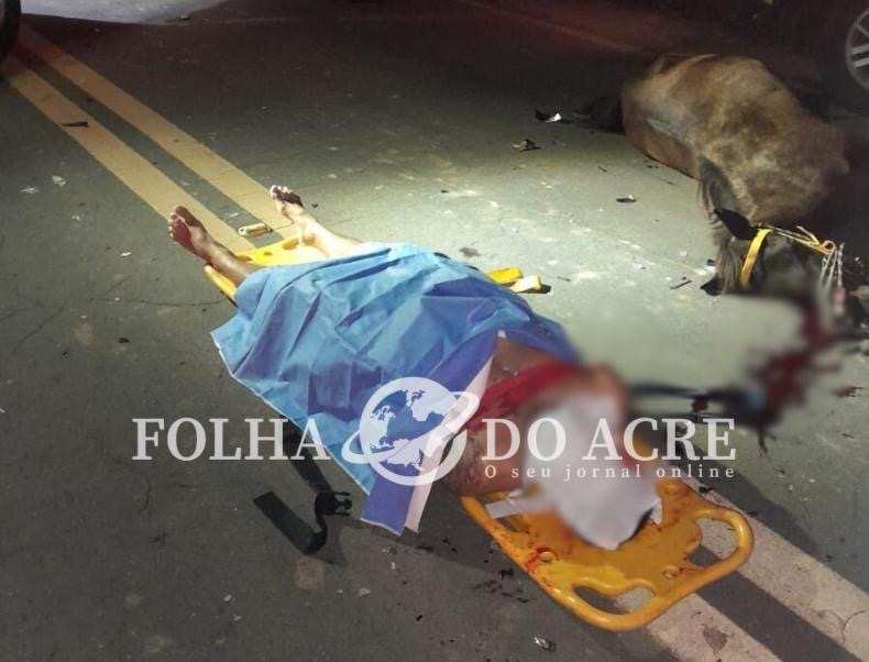 motociclista-morre-apos-colidir-com-cavalo-na-estrada-da-variante,-em-cruzeiro-do-sul;-crianca-de-11-anos-fica-ferida