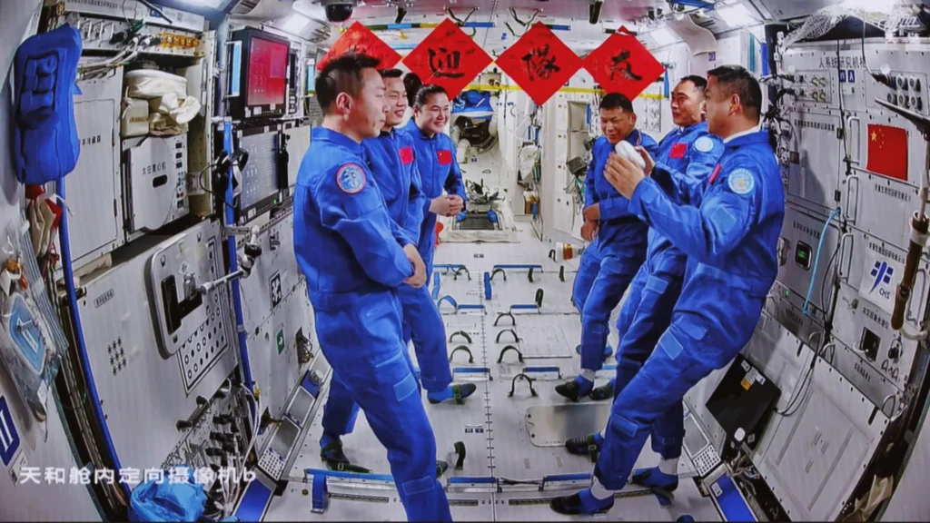 astronautas-chineses-completam-segunda-caminhada-espacial