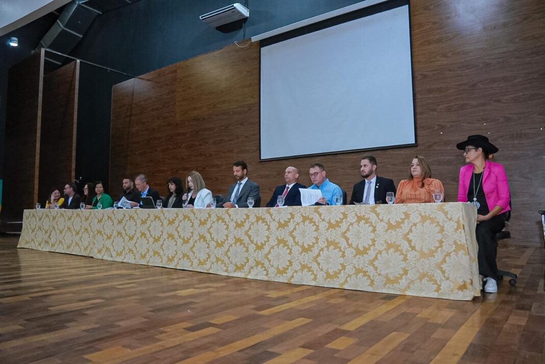 “precisamos-de-metas-que-levem-em-conta-a-realidade-da-nossa-regiao”,-diz-socorro-neri-durante-seminario-que-debateu-o-plano-nacional-de-educacao