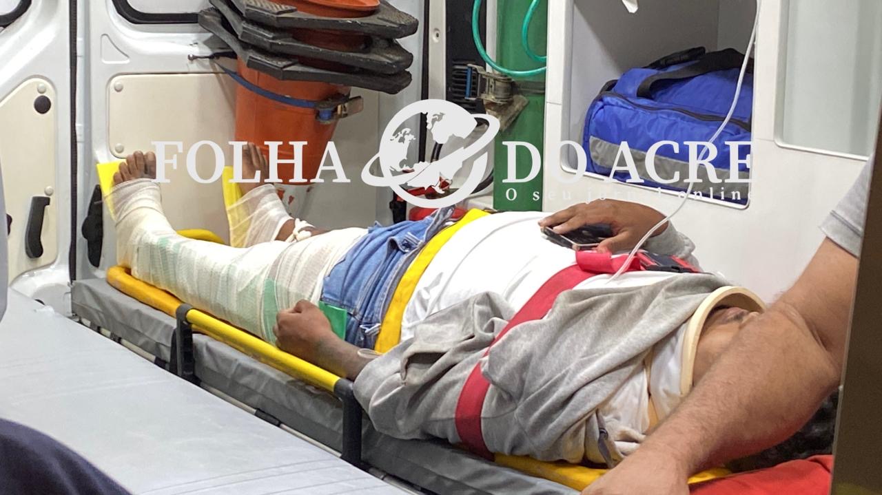 motociclista-de-aplicativo-tem-as-duas-pernas-quebradas-apos-condutor-de-veiculo-furar-sinal-vermelho-no-centro-de-rio-branco