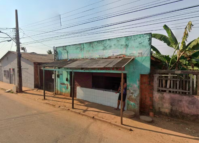 Idoso foi morto dentro de seu próprio comércio na Rua Mendes Sá, na Baixada, em Rio Branco — Foto: Google Street View