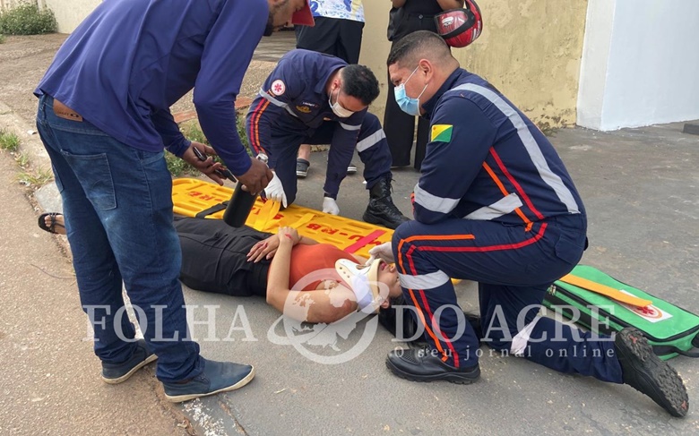 Óleo na pista causa acidente com moto Uber e passageira fica ferida no Bela Vista, em Rio Branco | Cidade AC News – Notícias do Acre