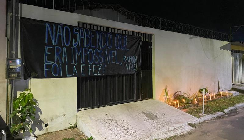 Estudantes da Ufac homenageiam Ramon Arruda, assassinado com 30 facadas pela própria irmã | Cidade AC News – Notícias do Acre