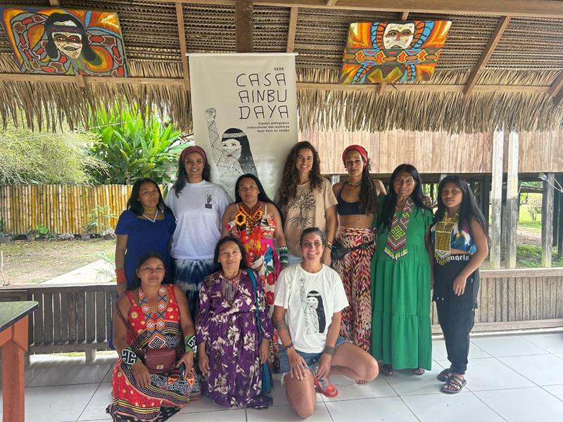 Mulheres Huni Kuin tecem um futuro com arte, regeneração e sabedoria ancestral | Cidade AC News – Notícias do Acre