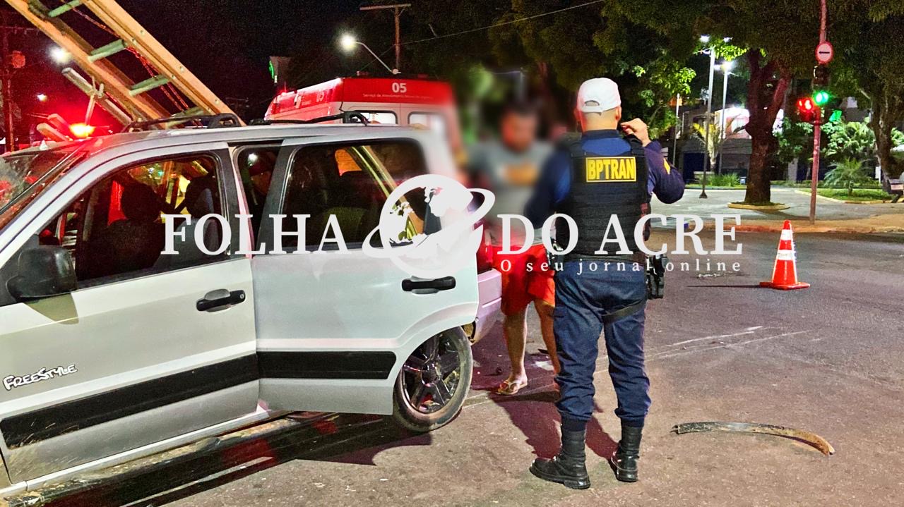 Motociclista de aplicativo tem as duas pernas quebradas após condutor de veículo furar sinal vermelho no centro de Rio Branco | Cidade AC News – Notícias do Acre