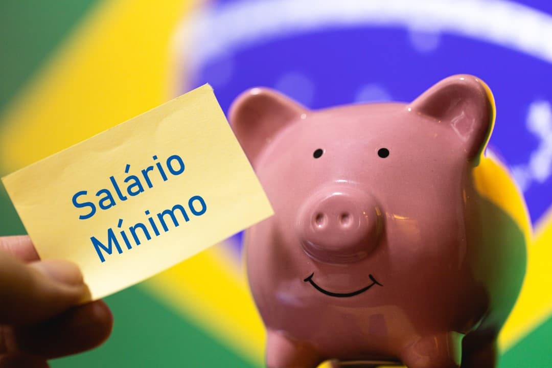 salario minimo dinheiro poupanca cofre