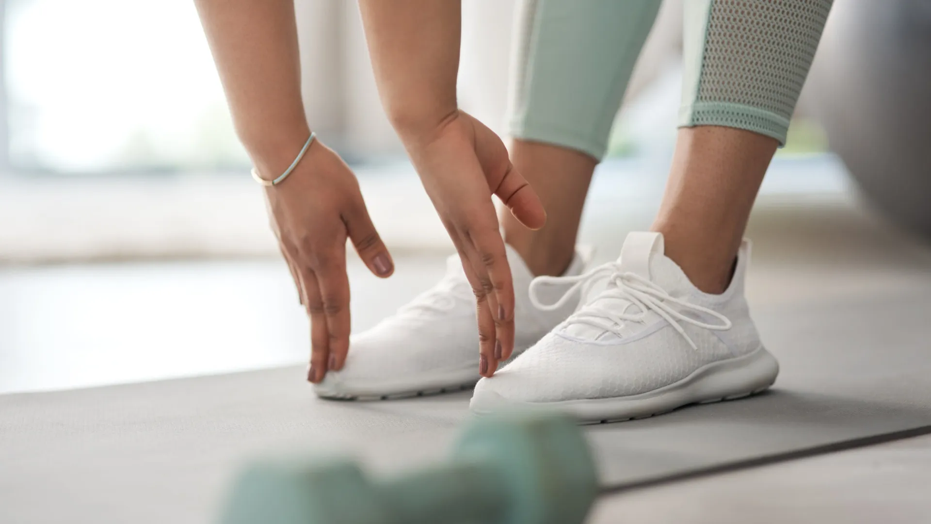 nao-consegue-tocar-os-pes?-isso-pode-dizer-muito-sobre-sua-saude