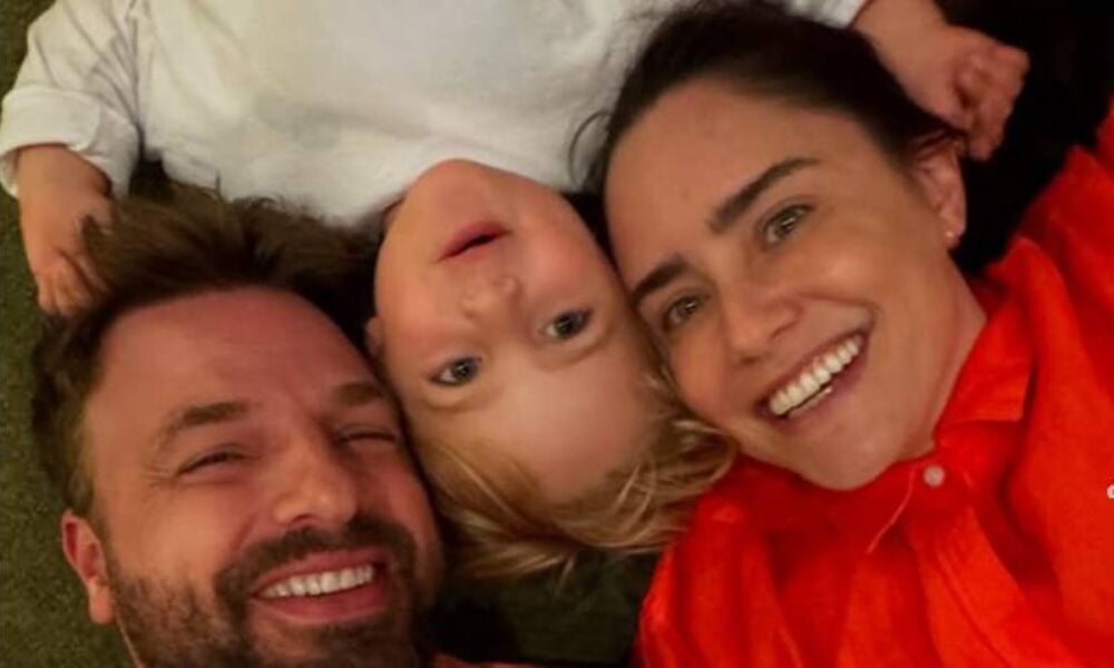 fernanda-vasconcellos-e-cassio-reis-celebram-3-anos-de-romeo-com-festa-hot-wheels