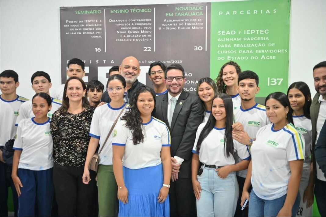 gladson-entrega-reforma-do-ceflora-em-cruzeiro-do-sul-e-anuncia-quase-r$-10-milhoes-para-educacao-no-vale-do-jurua