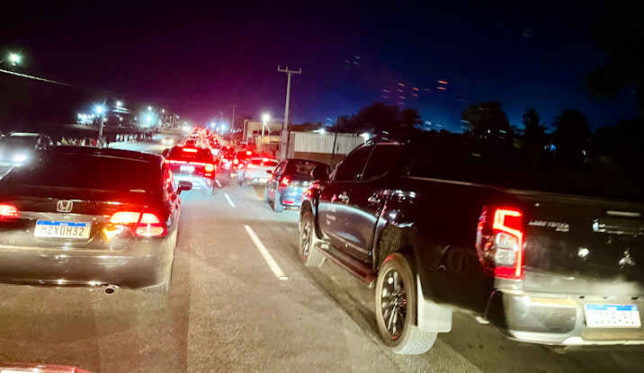 show-de-gusttavo-lima-causa-congestionamento-na-segunda-noite-da-expoacre-jurua-2025