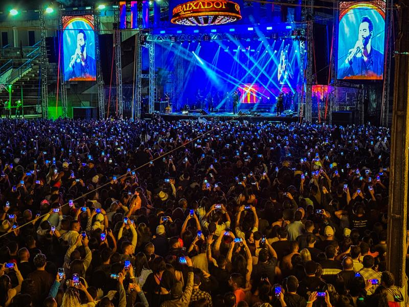confira-a-galeria-de-fotos-da-segunda-noite-da-expoacre-jurua-com-gusttavo-lima