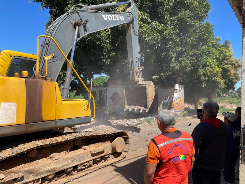 com-riscos-de-deslizamento,-bar-“ze-do-branco”-e-demolido-a-pedido-da-defesa-civil-de-rio-branco