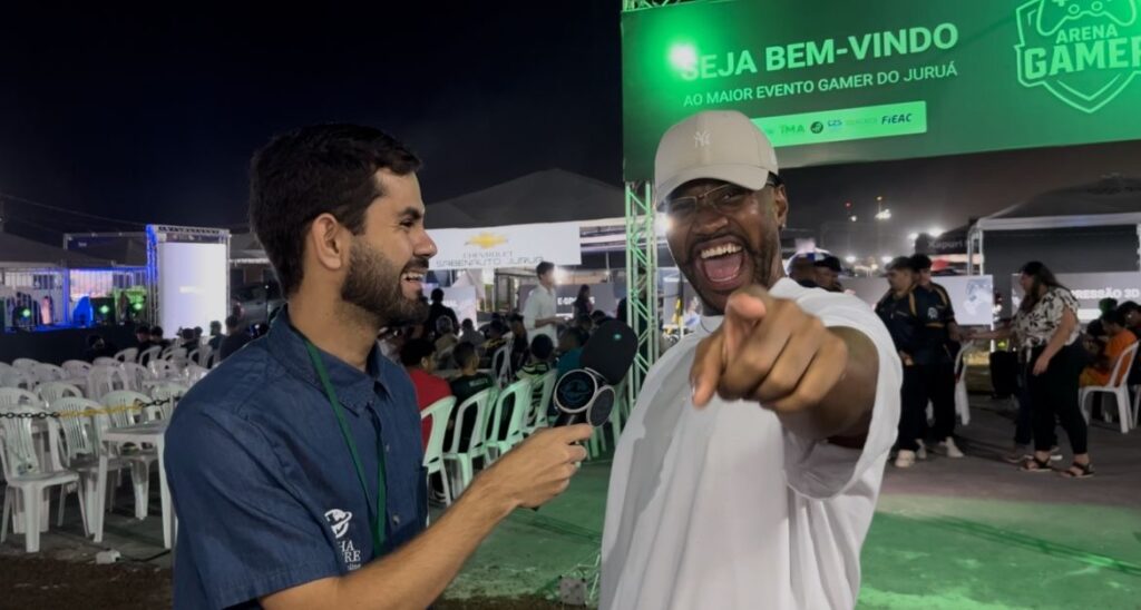 caique-brown-ja-esta-na-expoacre-jurua-e-comanda-narracao-da-arena-gamer,-a-maior-competicao-de-e-sports-do-acre