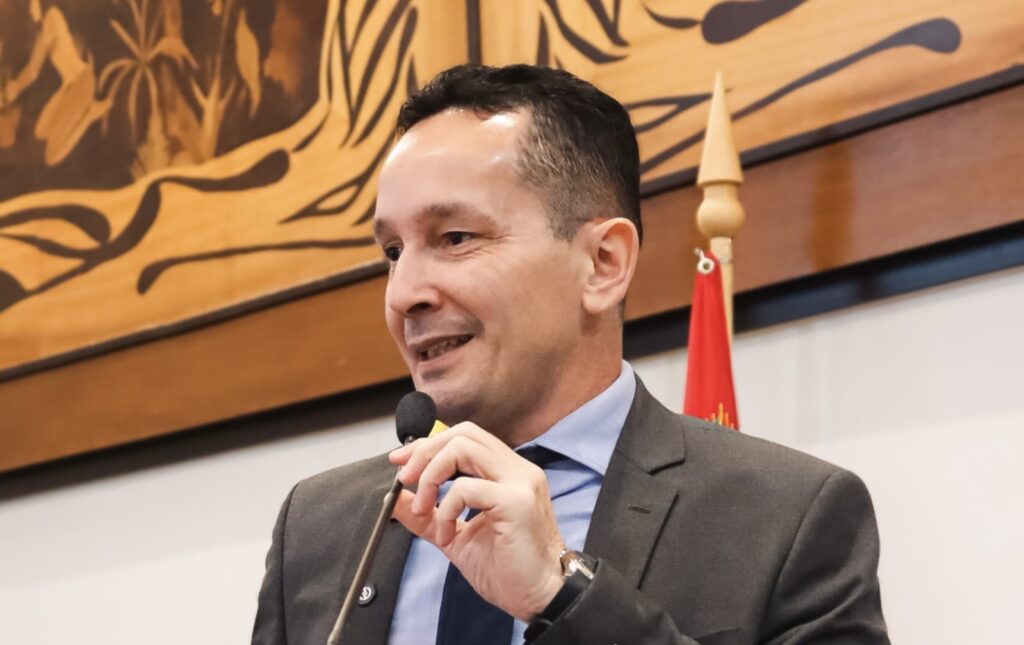 adailton-cruz-apresenta-emenda-a-ldo-2026-que-cria-incentivo-em-saude-para-servidores-publicos-aposentados