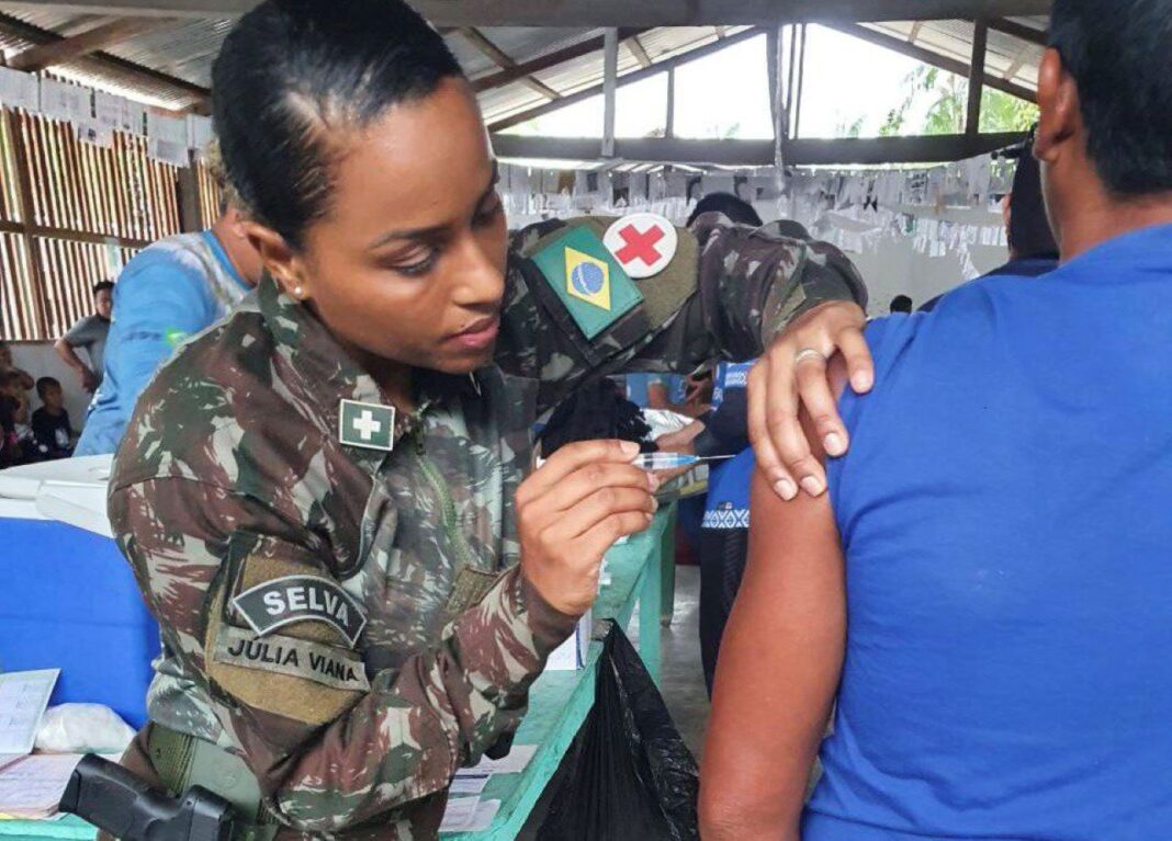 operacao-gota-vai-cruzar-o-acre-para-levar-21-tipos-de-vacinas-as-zona-rural,-ribeirinha-e-indigena