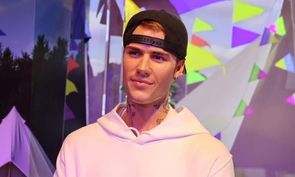 justin-bieber-surpreende-com-novo-album-‘swag’-e-tracklist-revelada-em-outdoors