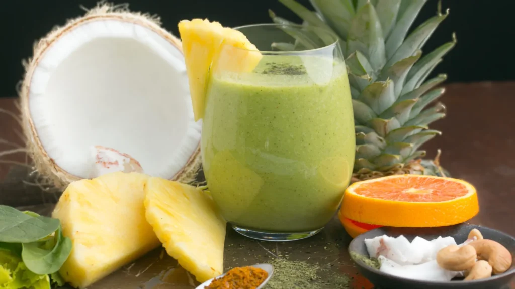 smoothie-tropical-com-agua-de-coco-hidrata-e-reduz-vontade-de-doce