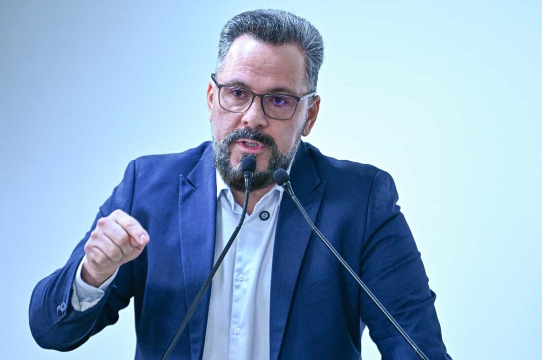 Alan Rick em reunião com Baleia Rossi e Vagner Sales para tratar de alianças políticas no Acre