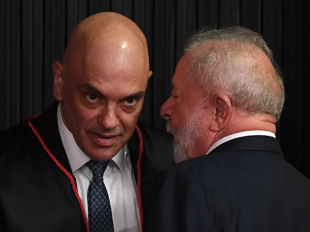 Nota oficial ou cartão de agradecimento? Lula escreve, Moraes sorri