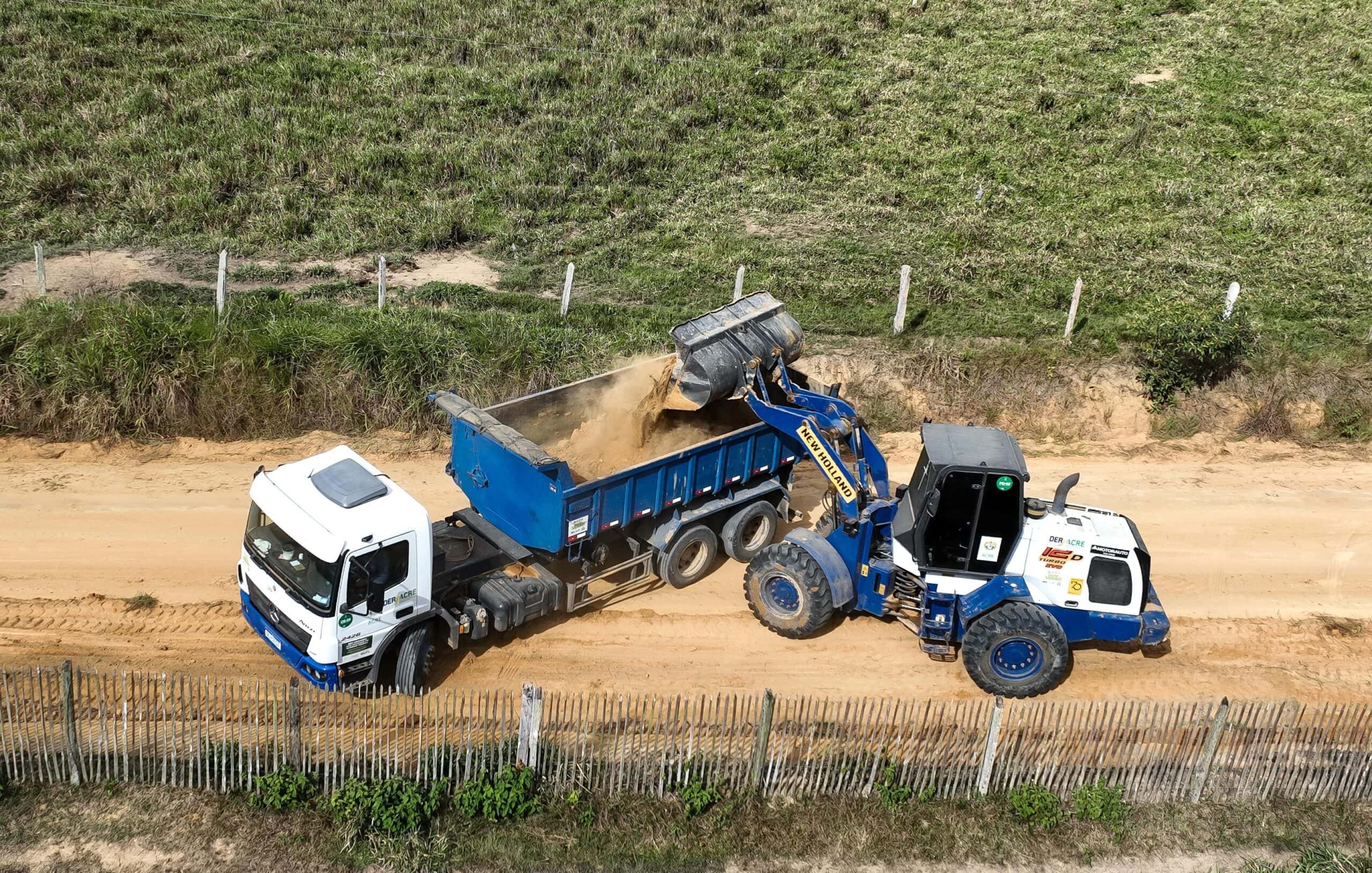 Obras em Ramais do Vale do Juruá Melhoram Transporte Rural no Acre