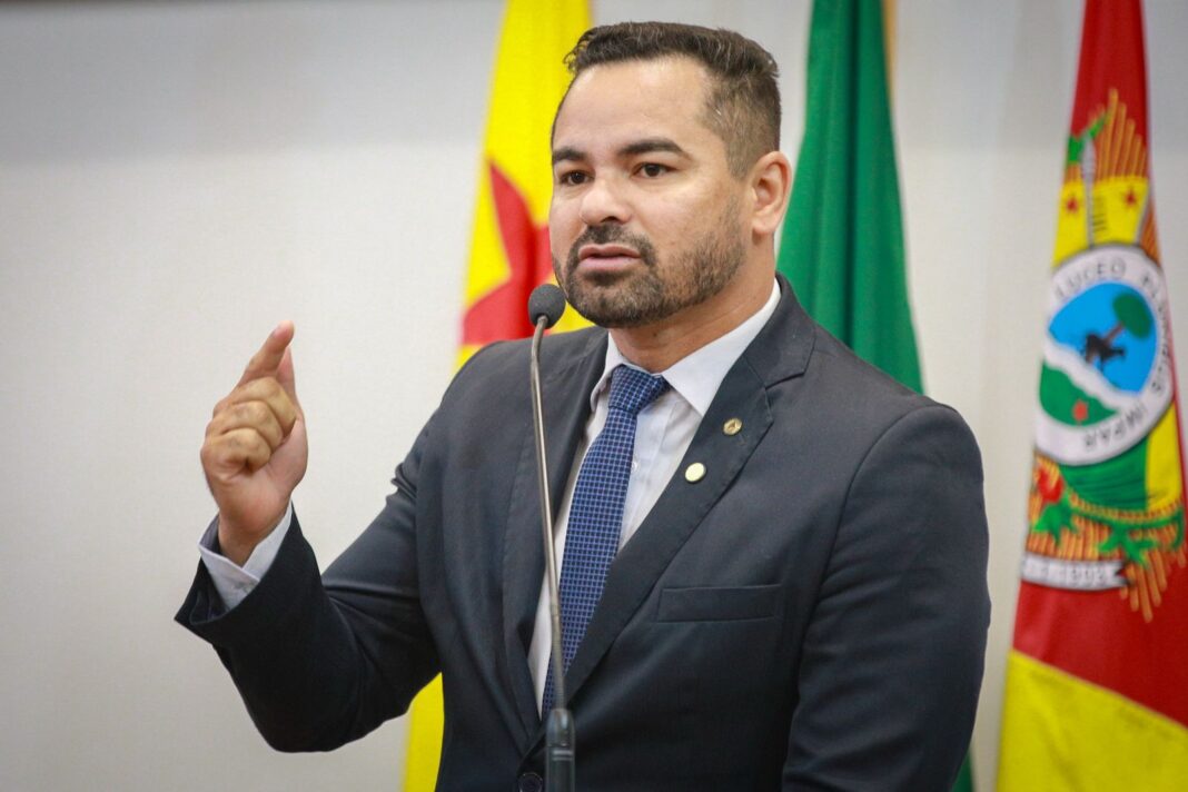 arlenilson-cunha-manifesta-apoio-a-bolsonaro-e-alerta-para-risco-de-“estado-de-excecao”-no-brasil