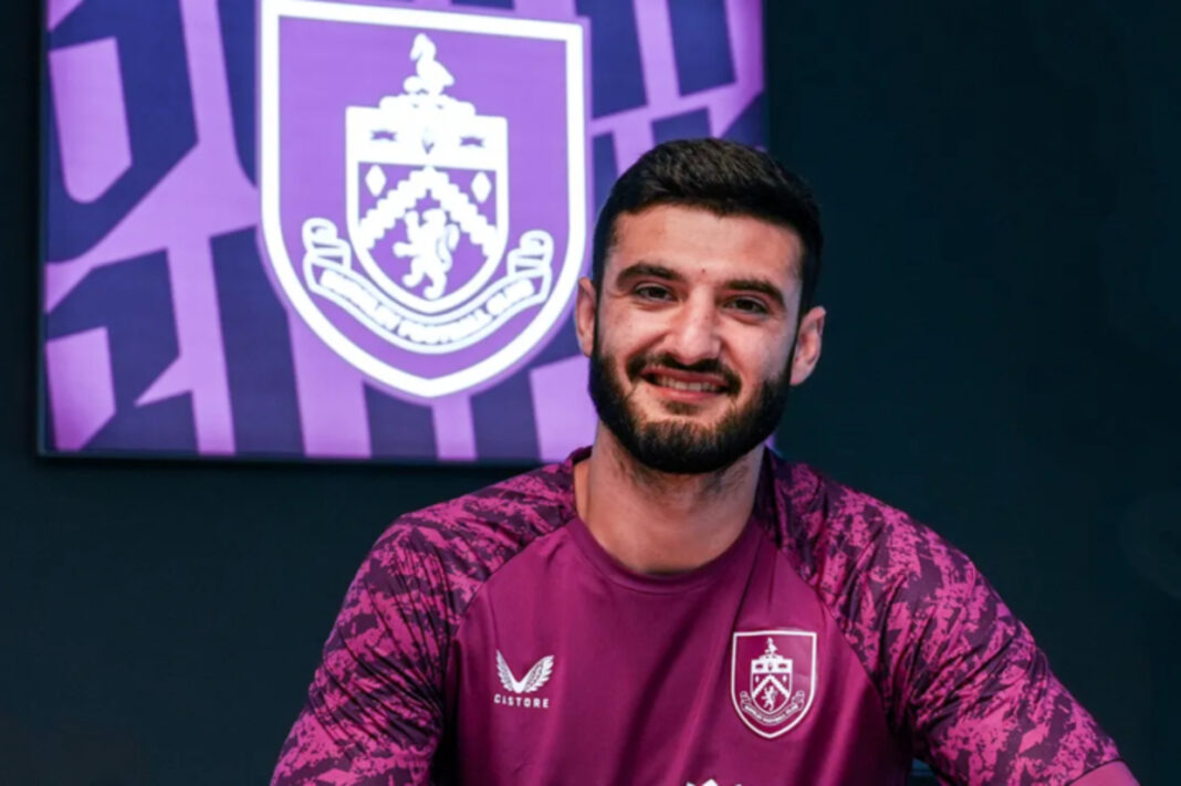 burnley-confirma-a-contratacao-de-armando-broja