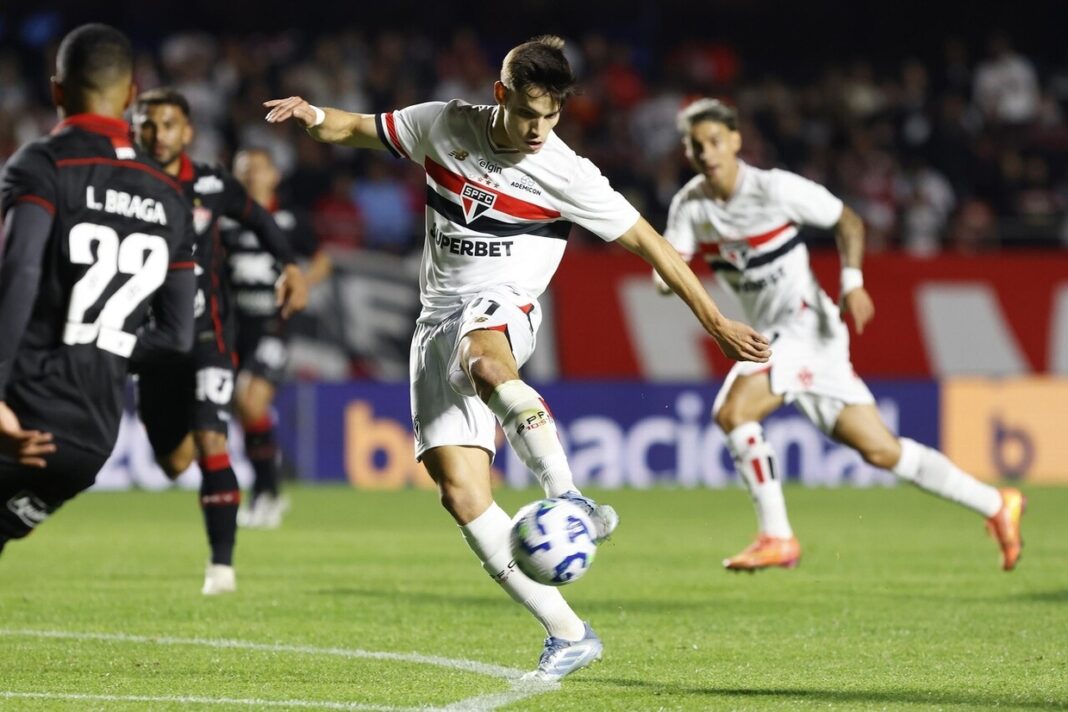 sao-paulo-supera-o-vitoria-e-vence-a-quinta-consecutiva-na-serie-a