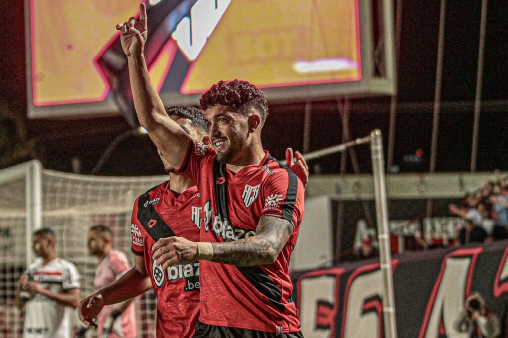 atletico-goianiense-define-na-etapa-final,-bate-o-botafogo-sp-e-mantem-o-pantera-no-z4