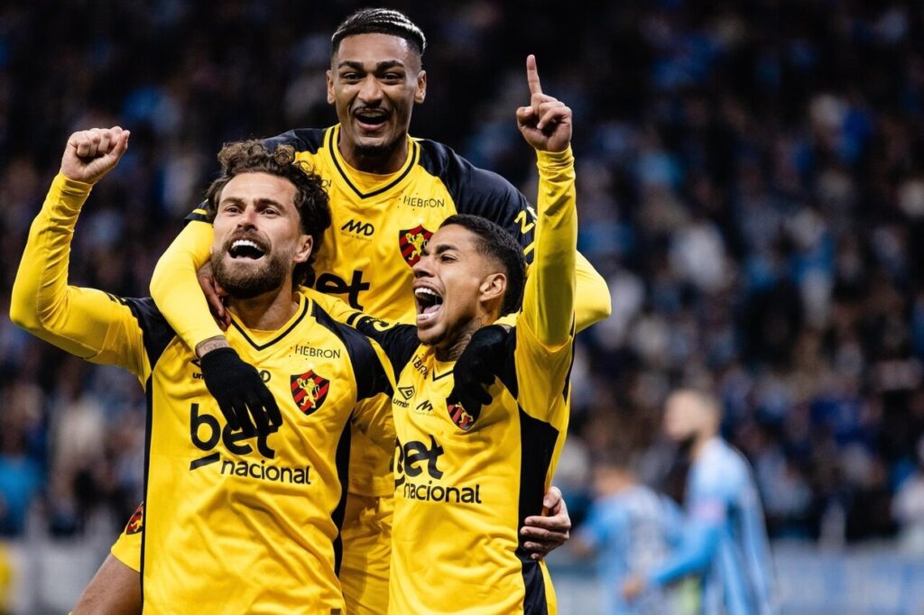 sport-encerra-o-jejum,-aproveita-a-crise-do-gremio-e-vence-a-primeira-no-brasileirao