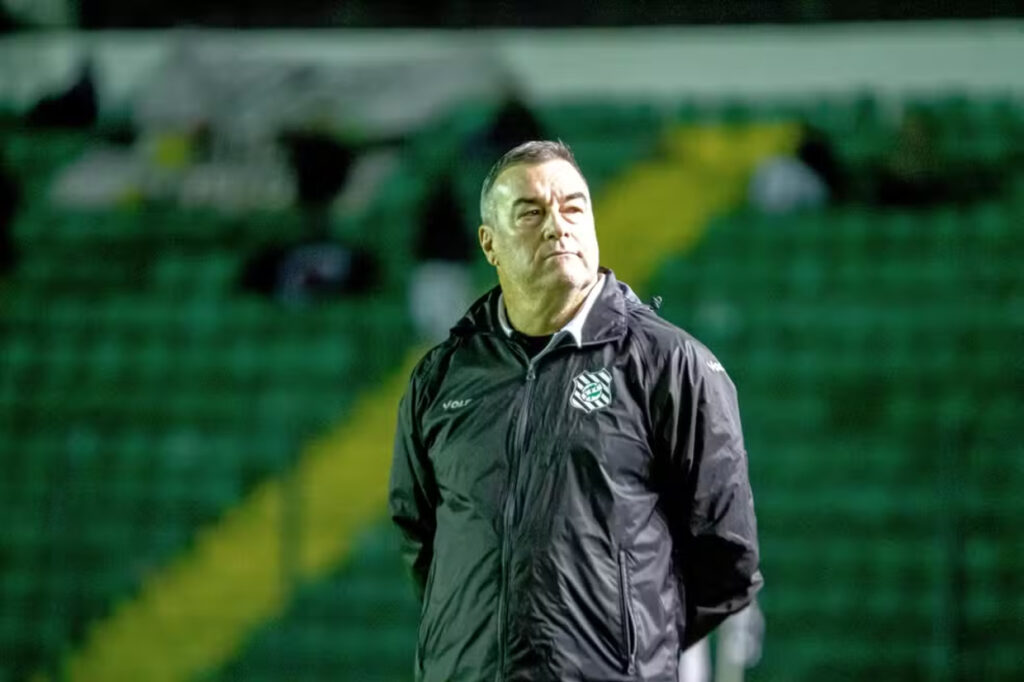 na-zona-de-rebaixamento-da-serie-c,-figueirense-demite-pintado