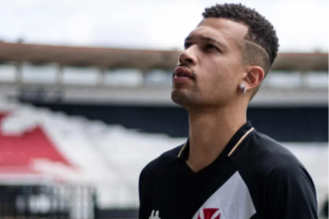 vasco-encaminha-saida-de-joao-victor-e-ja-negocia-com-um-possivel-substituto