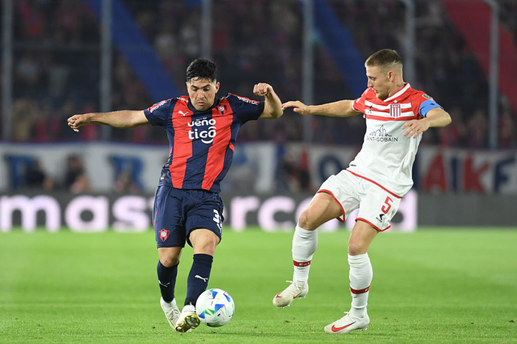 estudiantes-e-”copero”-em-assuncao-e-sai-na-frente-do-cerro-porteno