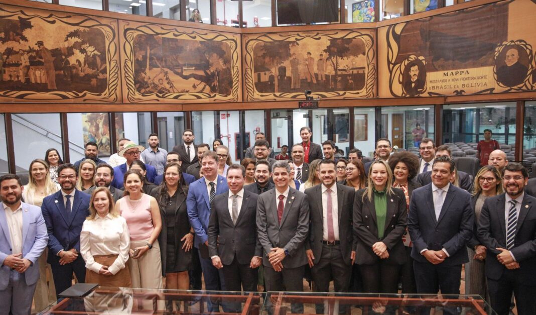 aleac-homenageia-advogados-e-advogadas-em-sessao-solene