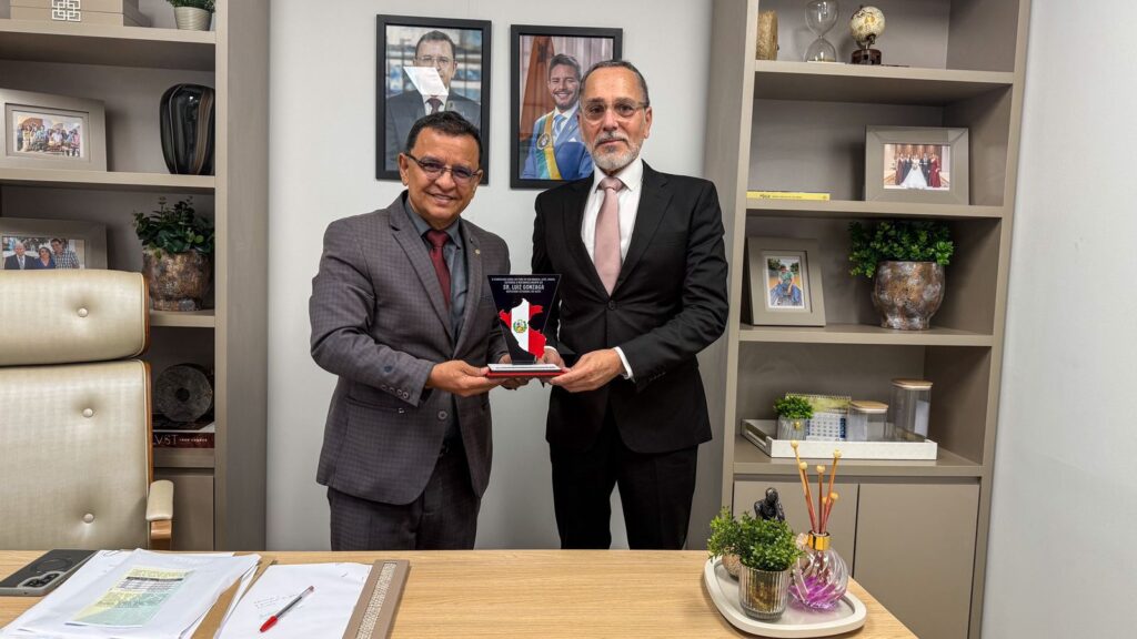 gonzaga-e-homenageado-por-consul-peruano-pelos-servicos-prestados-em-prol-da-integracao-comercial-entre-acre-e-peru
