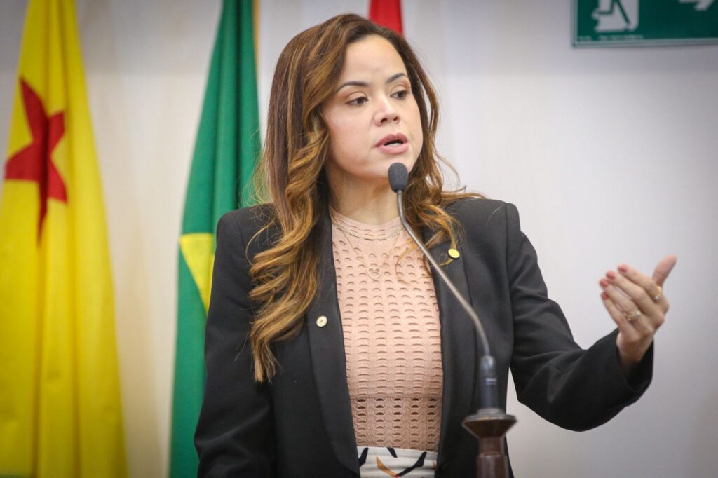 michelle-melo-defende-fortalecimento-da-democracia-e-mais-mulheres-na-politica