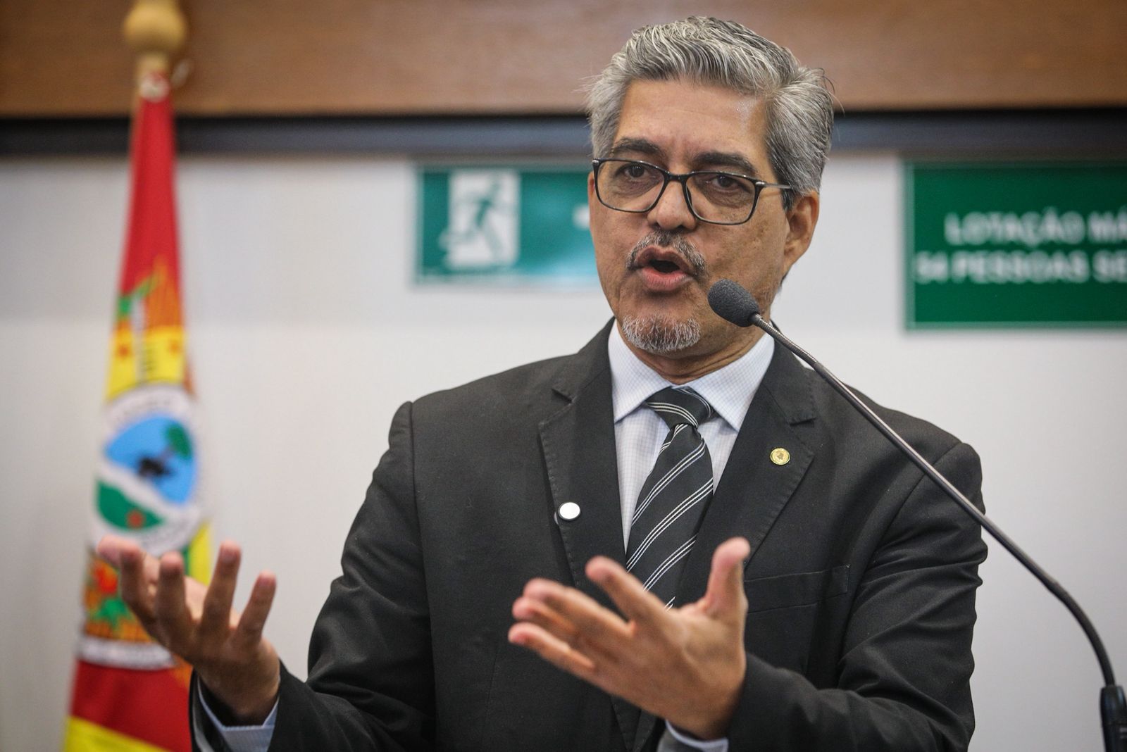 edvaldo-magalhaes-critica-gastos-do-governo-com-aeronaves:-“virou-a-farra-dos-jatinhos”