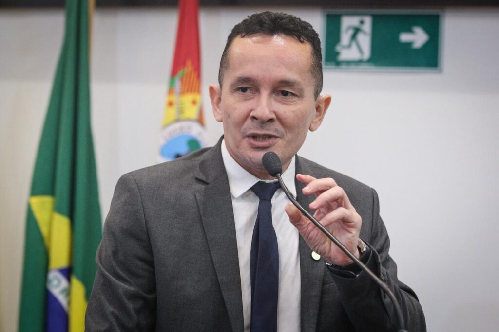 adailton-cruz-critica-precarizacao-da-saude-e-cobra-melhorias-no-programa-opera-acre