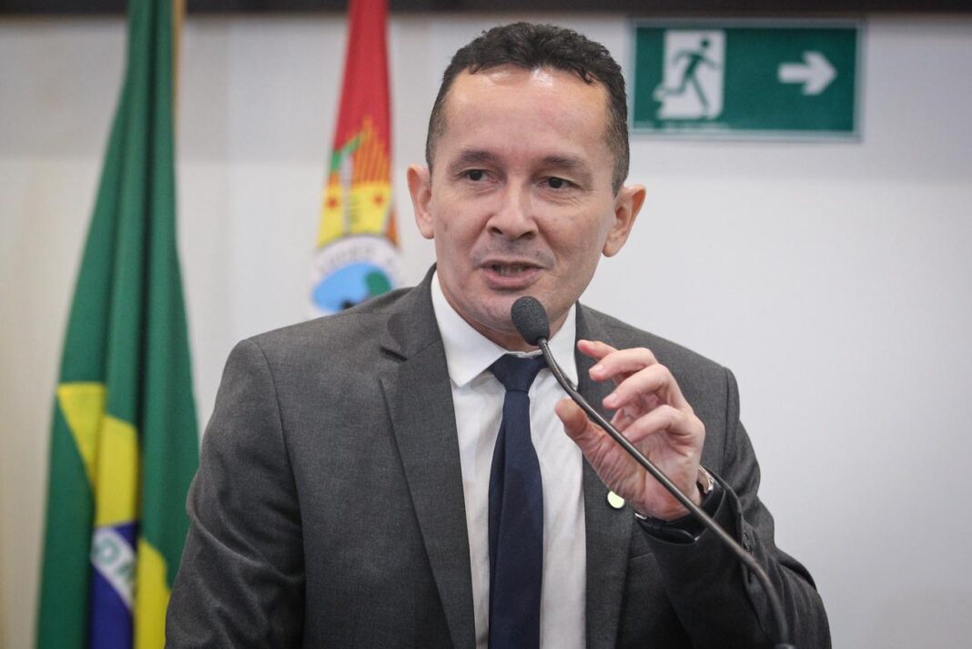 adailton-cruz-critica-precarizacao-da-saude-e-cobra-melhorias-no-programa-opera-acre