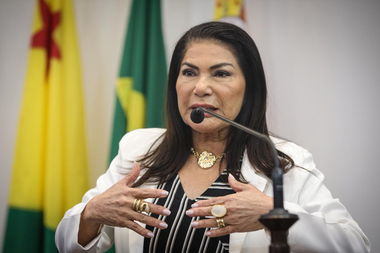antonia-sales-denuncia-caos-na-saude-publica-e-critica-gastos-do-governo-com-jatinhos:-“nosso-povo-precisa-de-mel,-nao-de-cera”